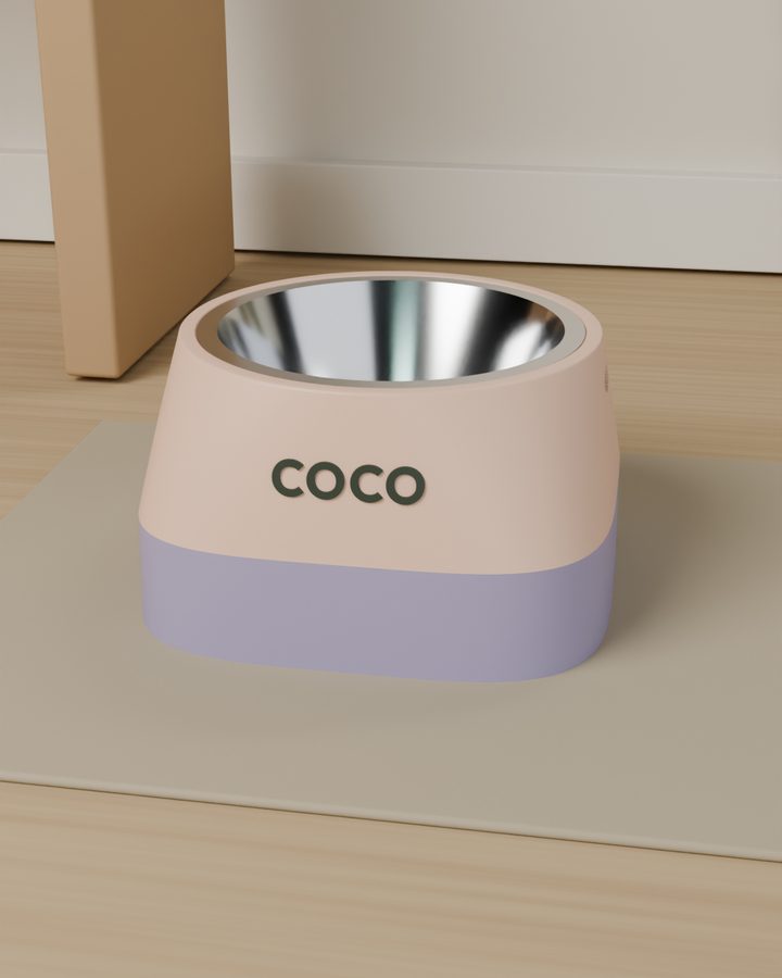 Soporte durazno y lila con el nombre COCO en un rincón